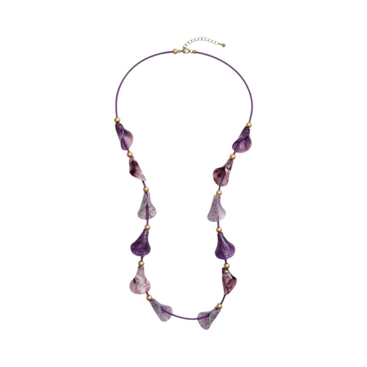 Collar LEFKADA de La Mariposa, color morado. Vista detalle.