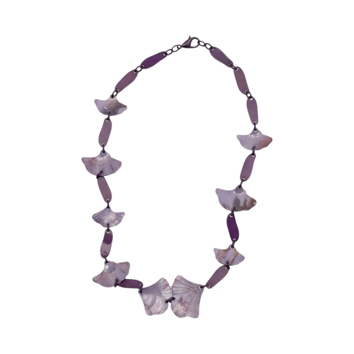 Collar PILATUS de La Mariposa. Variante Lila. Imagen 1.