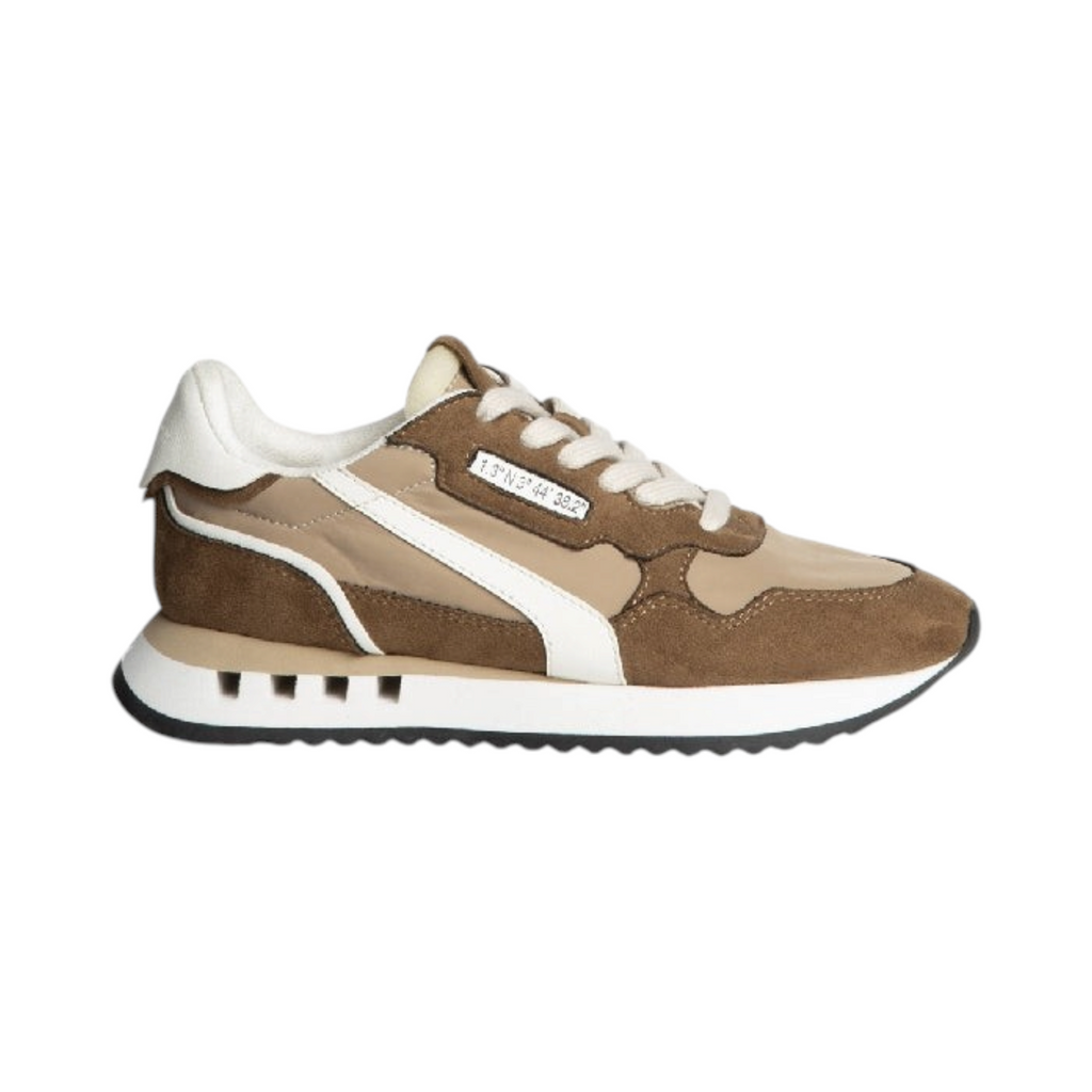 Zapatilla Corina JASMIN de La Mariposa, variante beige, con cordones. Vista lateral.