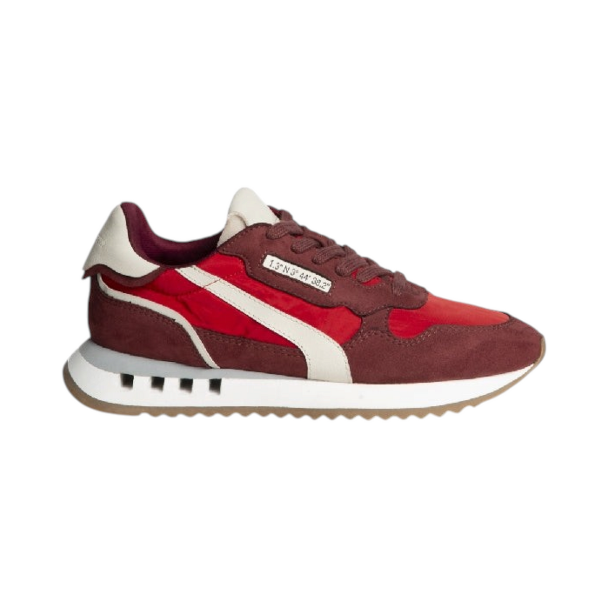 Zapatilla Corina JASMIN de La Mariposa, variante rojo, con cordones. Vista lateral.