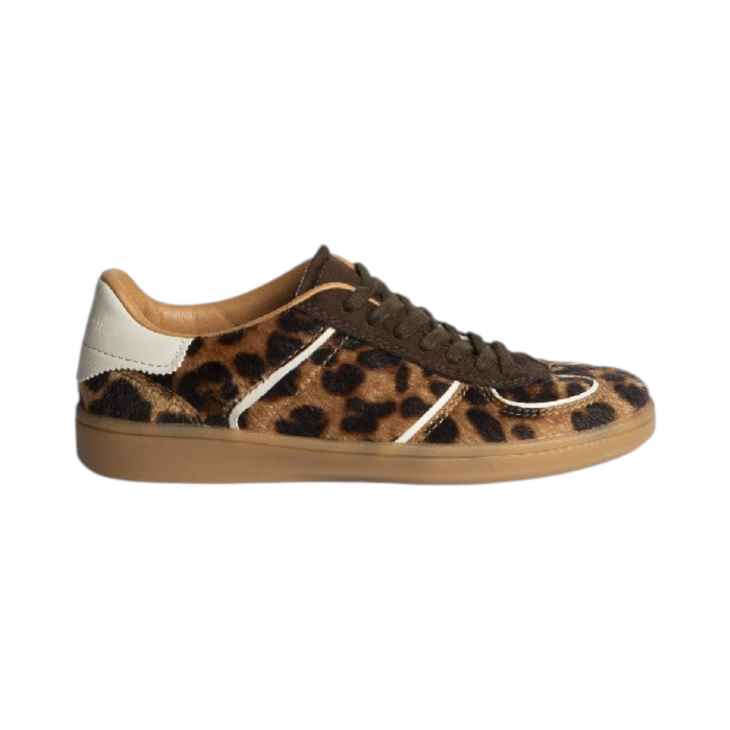 Zapatilla Corina KALMIA de La Mariposa, variante Animal print, con cordones. Vista lateral.