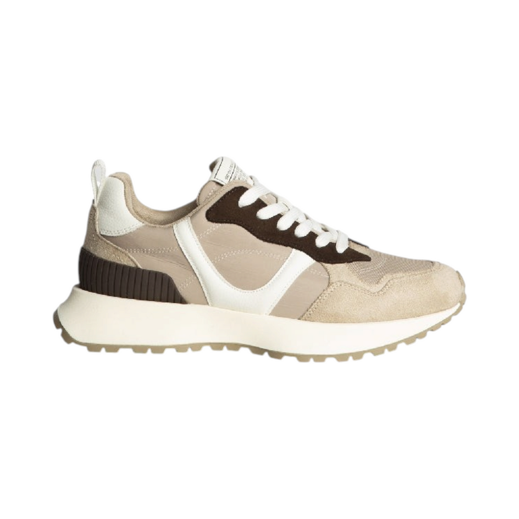 Zapatilla Corina LILAC de La Mariposa, variante Beige, con cordones. Vista lateral.