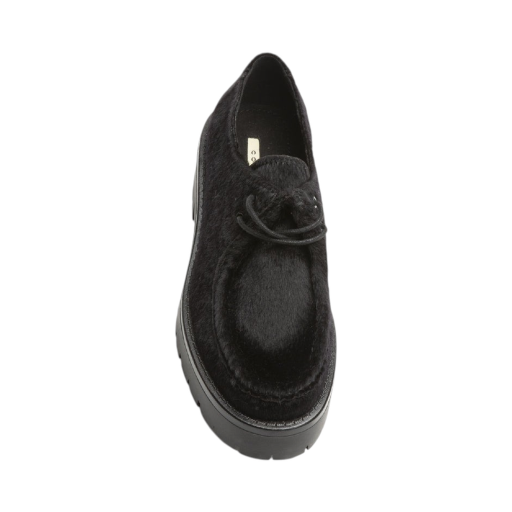 Zapato LANTANA de La Mariposa, color negro, con cordones y suela gruesa. Vista superior.