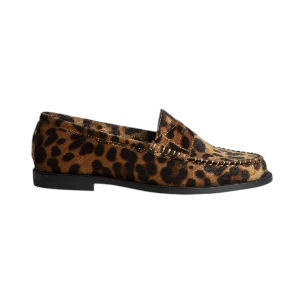 Mocasín LUNARIA de La Mariposa, variante Animal print. Vista lateral.