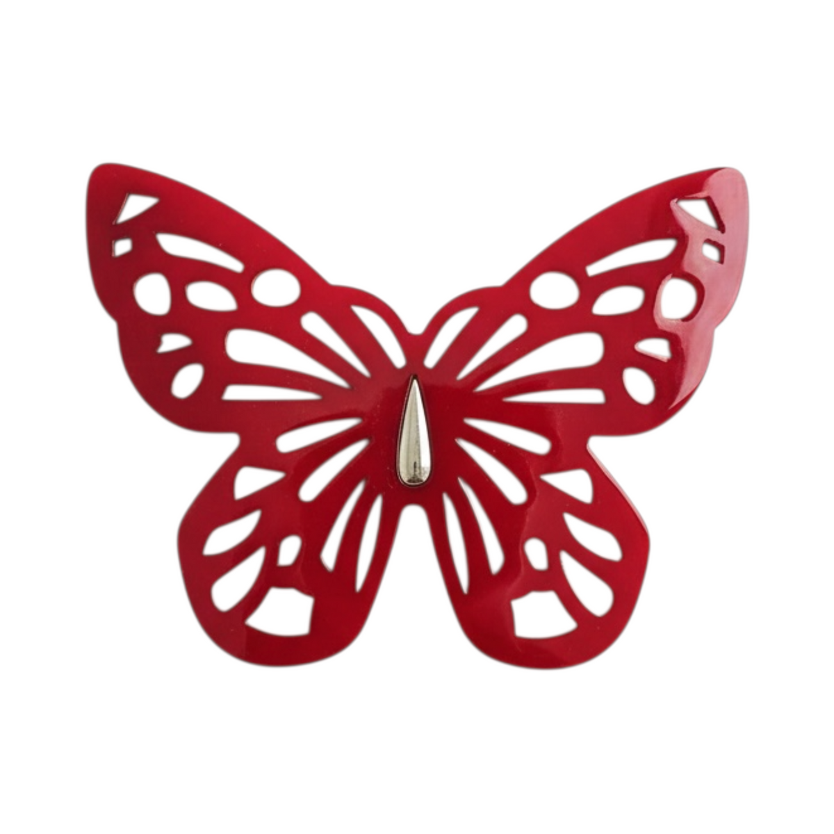 Broche MARIPOSA de La Mariposa, color rojo, con forma de mariposa y alas caladas. Vista frontal.