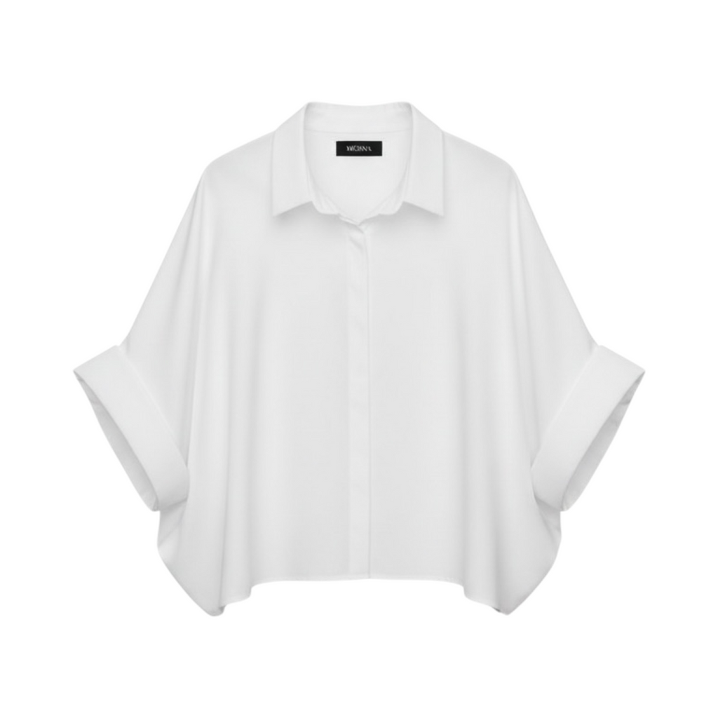 Camisa MATERA de La Mariposa, color blanco, con cuello camisero y corte amplio. Vista frontal.