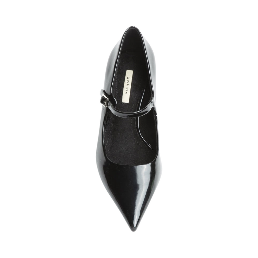Zapato de tacón NERINE de La Mariposa, color negro, con acabado brillante, tira con hebilla y punta fina. Vista superior.