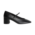 Zapato de tacón ORQUIDEA de La Mariposa, color negro, con tacón ancho y tira fina con hebilla. Vista lateral.