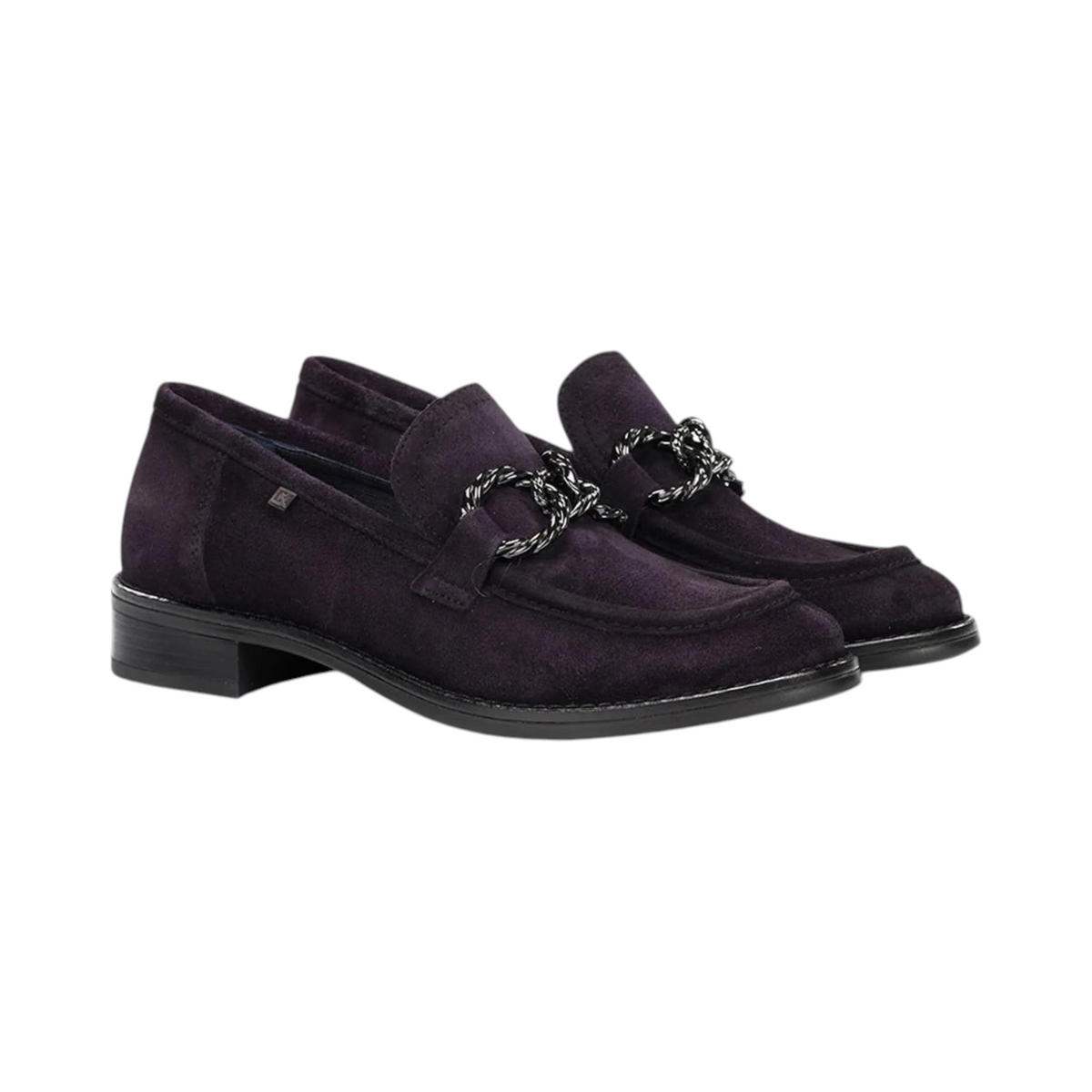 Mocasines TAGETES de La Mariposa, color morado, con adorno en la pala. Vista lateral del par.