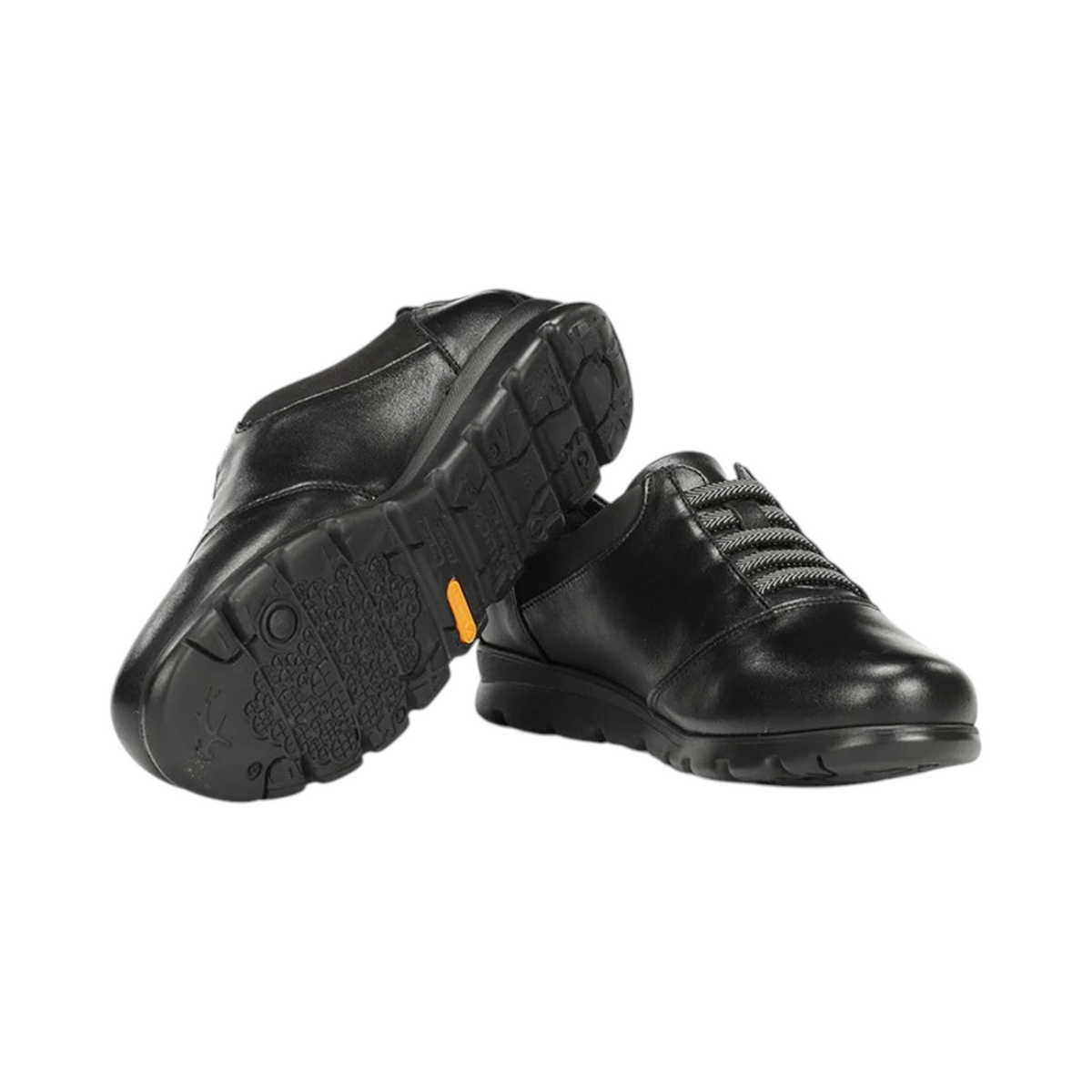 Zapatos con cordones WALLY de La Mariposa, color negro. Vista suela y frontal del par.